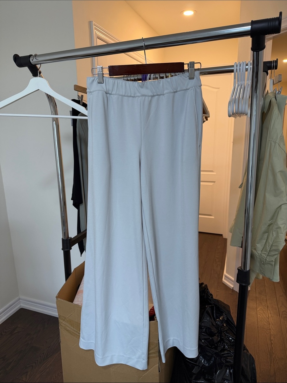 Club Monaco Light Gray Wide-Leg Pull-On Pants